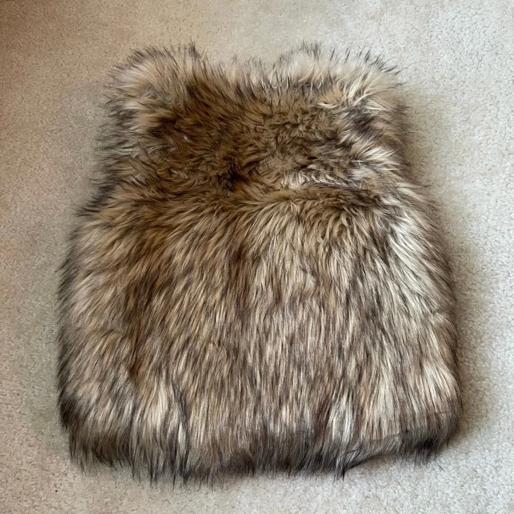 Bailey’s Blossoms - Faux Fur Vest - Size: 5